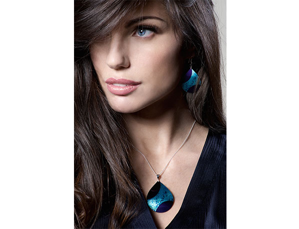 Pixalum Starburst Turquoise set on model